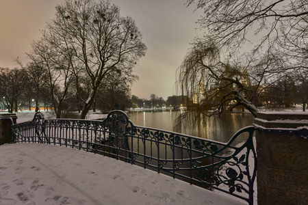 Wintermorgen im Maschpark in Hannover