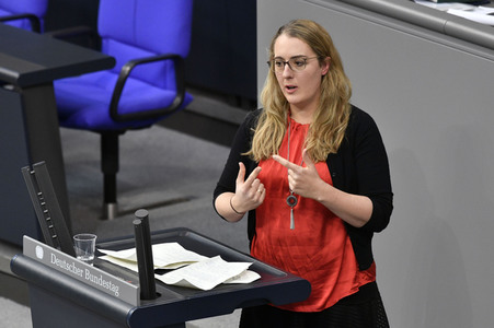 207. Sitzung des Deutschen Bundestages in Berlin