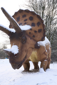 Verschneite Dinosaurier in Hannover