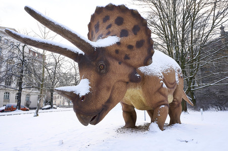 Verschneite Dinosaurier in Hannover