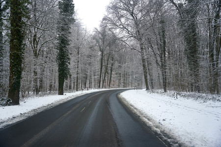 Symbolfoto winterliche Straßenverhältnisse