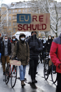 Seebrücke-Demo für die Evakuierung des Flüchtlingslagers Lipa in Berlin