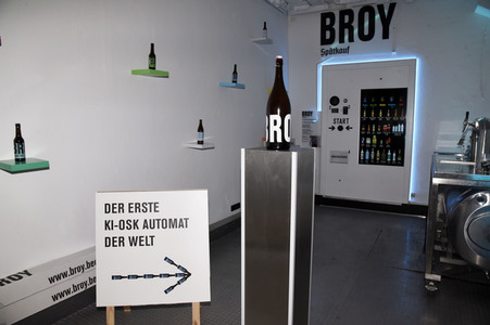 Deutschlands erste Bier-Selbstzapf-Anlage in München