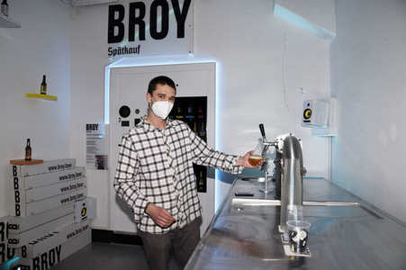 Deutschlands erste Bier-Selbstzapf-Anlage in München