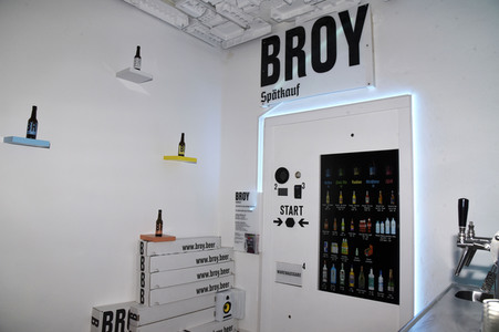 Deutschlands erste Bier-Selbstzapf-Anlage in München