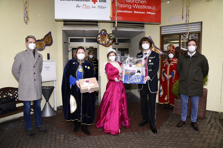 Aktion 'Fasching in der Schachtel' in München