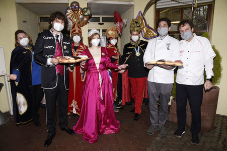 Aktion 'Fasching in der Schachtel' in München