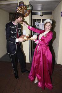 Aktion 'Fasching in der Schachtel' in München