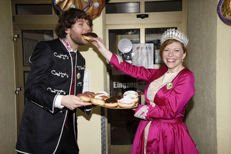 Aktion 'Fasching in der Schachtel' in München