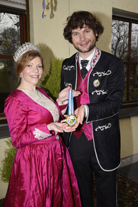 Aktion 'Fasching in der Schachtel' in München