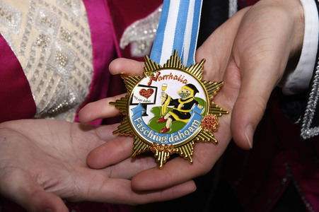 Aktion 'Fasching in der Schachtel' in München