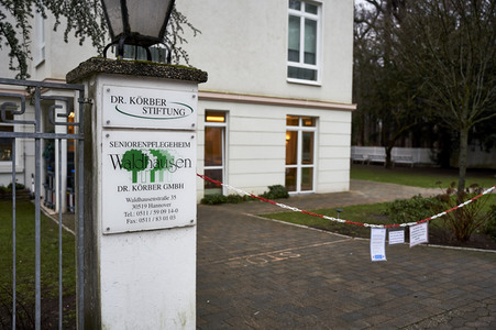 Stephan Weil besucht Seniorenheim in Hannover