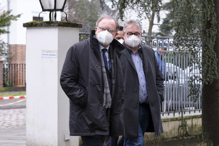 Stephan Weil besucht Seniorenheim in Hannover