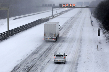 Wintereinbruch in Niedersachsen bei Langenhagen
