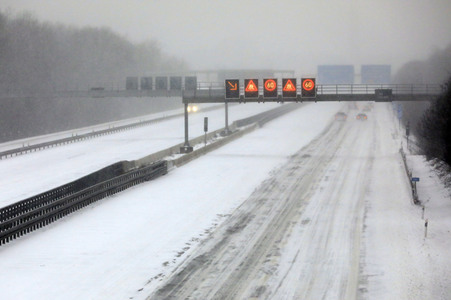 Wintereinbruch in Niedersachsen bei Langenhagen
