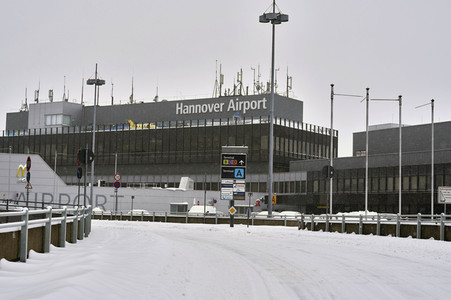 Wintereinbruch am Flughafen in Hannover