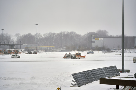 Wintereinbruch am Flughafen in Hannover