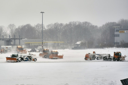 Wintereinbruch am Flughafen in Hannover