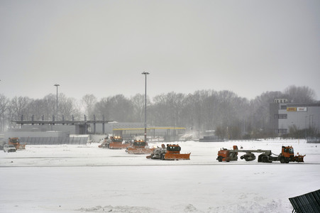 Wintereinbruch am Flughafen in Hannover