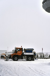 Wintereinbruch am Flughafen in Hannover