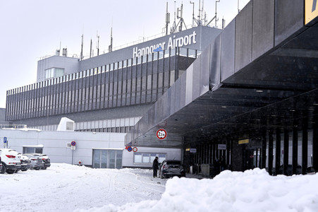 Wintereinbruch am Flughafen in Hannover