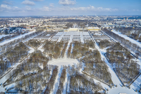 Luftbild der Herrenhäuser Gärten in Hannover