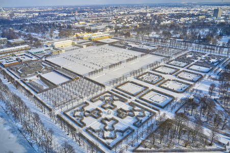 Luftbild der Herrenhäuser Gärten in Hannover