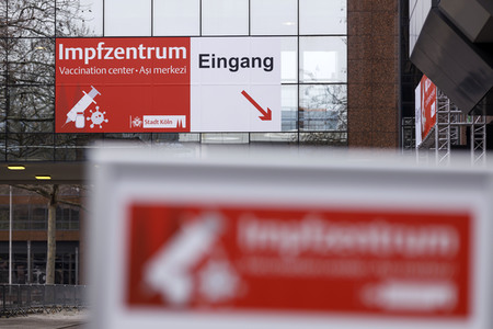 Eröffnung des Impfzentrums in der Koelnmesse in Köln