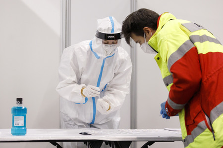 Eröffnung des Impfzentrums in der Koelnmesse in Köln