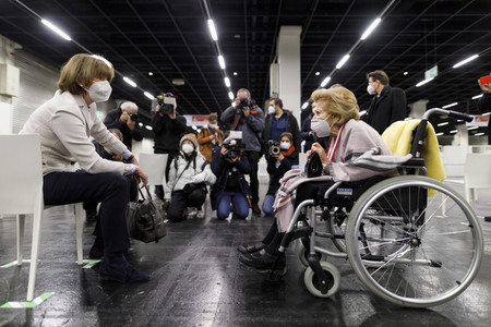 Eröffnung des Impfzentrums in der Koelnmesse in Köln