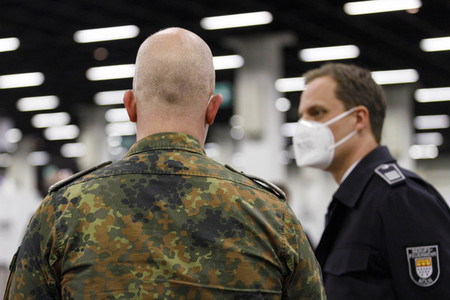 Eröffnung des Impfzentrums in der Koelnmesse in Köln