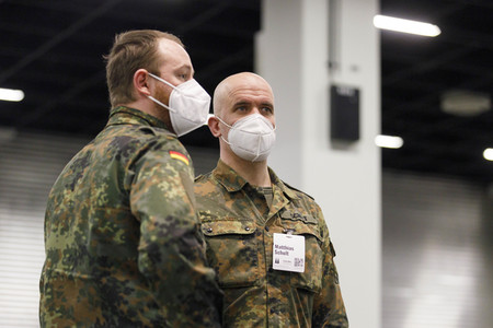 Eröffnung des Impfzentrums in der Koelnmesse in Köln