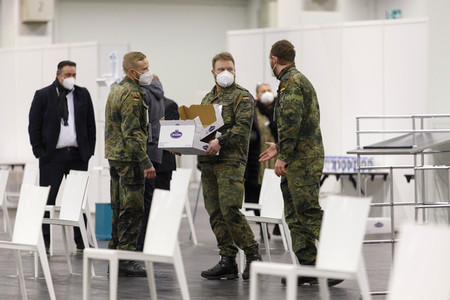 Eröffnung des Impfzentrums in der Koelnmesse in Köln