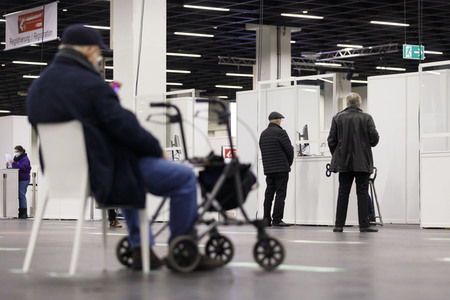 Eröffnung des Impfzentrums in der Koelnmesse in Köln