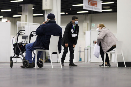 Eröffnung des Impfzentrums in der Koelnmesse in Köln