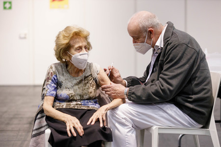 Eröffnung des Impfzentrums in der Koelnmesse in Köln