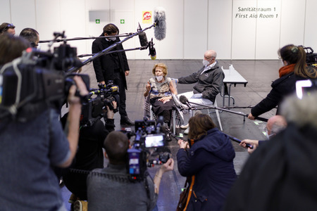 Eröffnung des Impfzentrums in der Koelnmesse in Köln