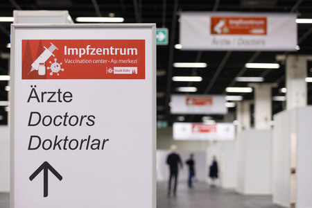 Eröffnung des Impfzentrums in der Koelnmesse in Köln