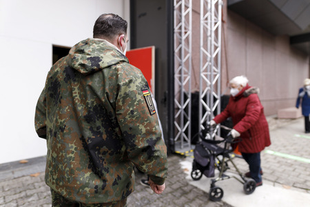 Eröffnung des Impfzentrums in der Koelnmesse in Köln