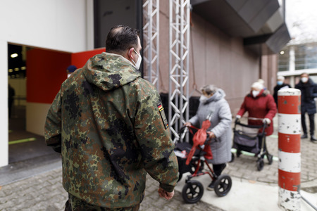 Eröffnung des Impfzentrums in der Koelnmesse in Köln