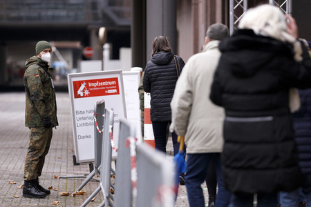 Eröffnung des Impfzentrums in der Koelnmesse in Köln