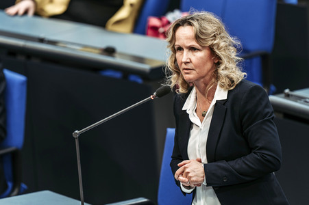 208. Sitzung des Deutschen Bundestages in Berlin