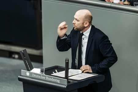 208. Sitzung des Deutschen Bundestages in Berlin