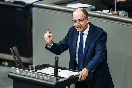 208. Sitzung des Deutschen Bundestages in Berlin