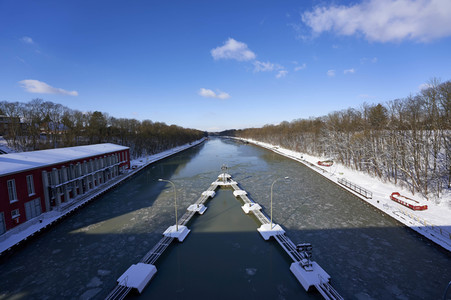 Eingestellter Schiffsverkehr an der Hindenburgschleuse in Hannover