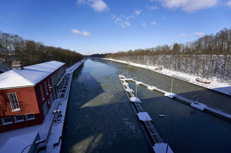 Eingestellter Schiffsverkehr an der Hindenburgschleuse in Hannover