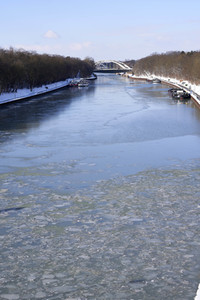 Eingestellter Schiffsverkehr an der Hindenburgschleuse in Hannover