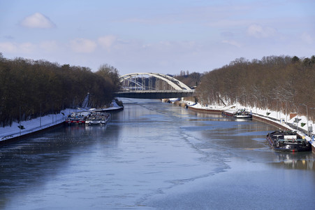 Eingestellter Schiffsverkehr an der Hindenburgschleuse in Hannover