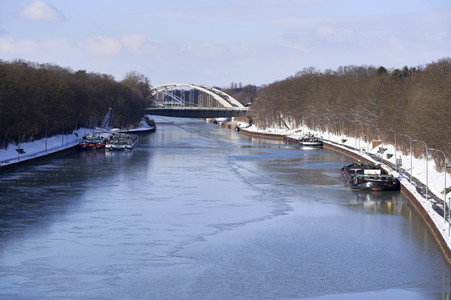 Eingestellter Schiffsverkehr an der Hindenburgschleuse in Hannover