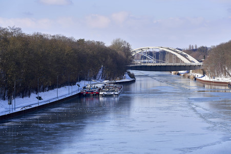 Eingestellter Schiffsverkehr an der Hindenburgschleuse in Hannover
